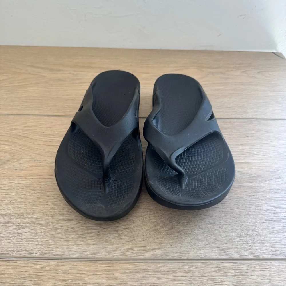 Oofos Oohlala Thong Sandal Black Womens 9